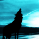 Loup hurlant au clair de lune