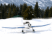 Avion bleu sur la neige